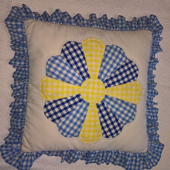 Picture of Cushion - Patchwork Dresden Plate